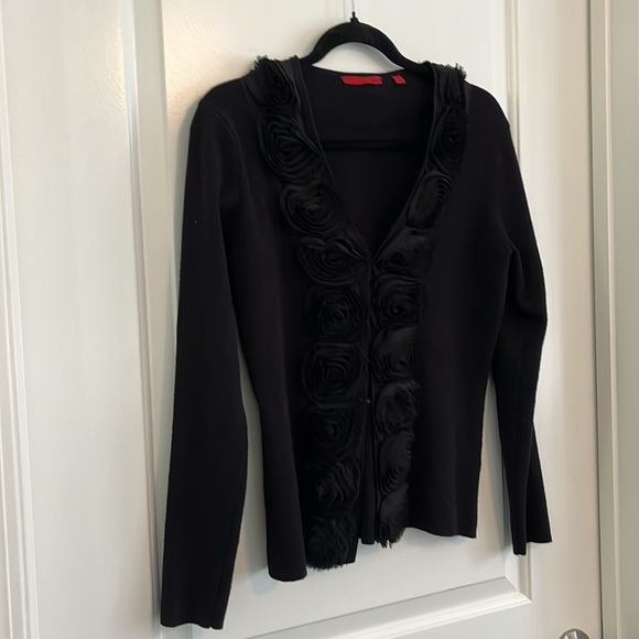 Red rose accent cardigan size medium - Picture 5 of 6